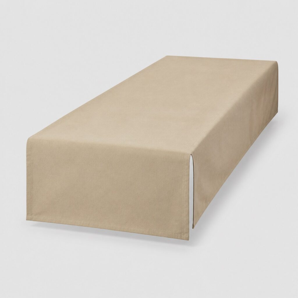 Chemin de table en coton beige sable de 40 x 180 cm sur fond gris clair