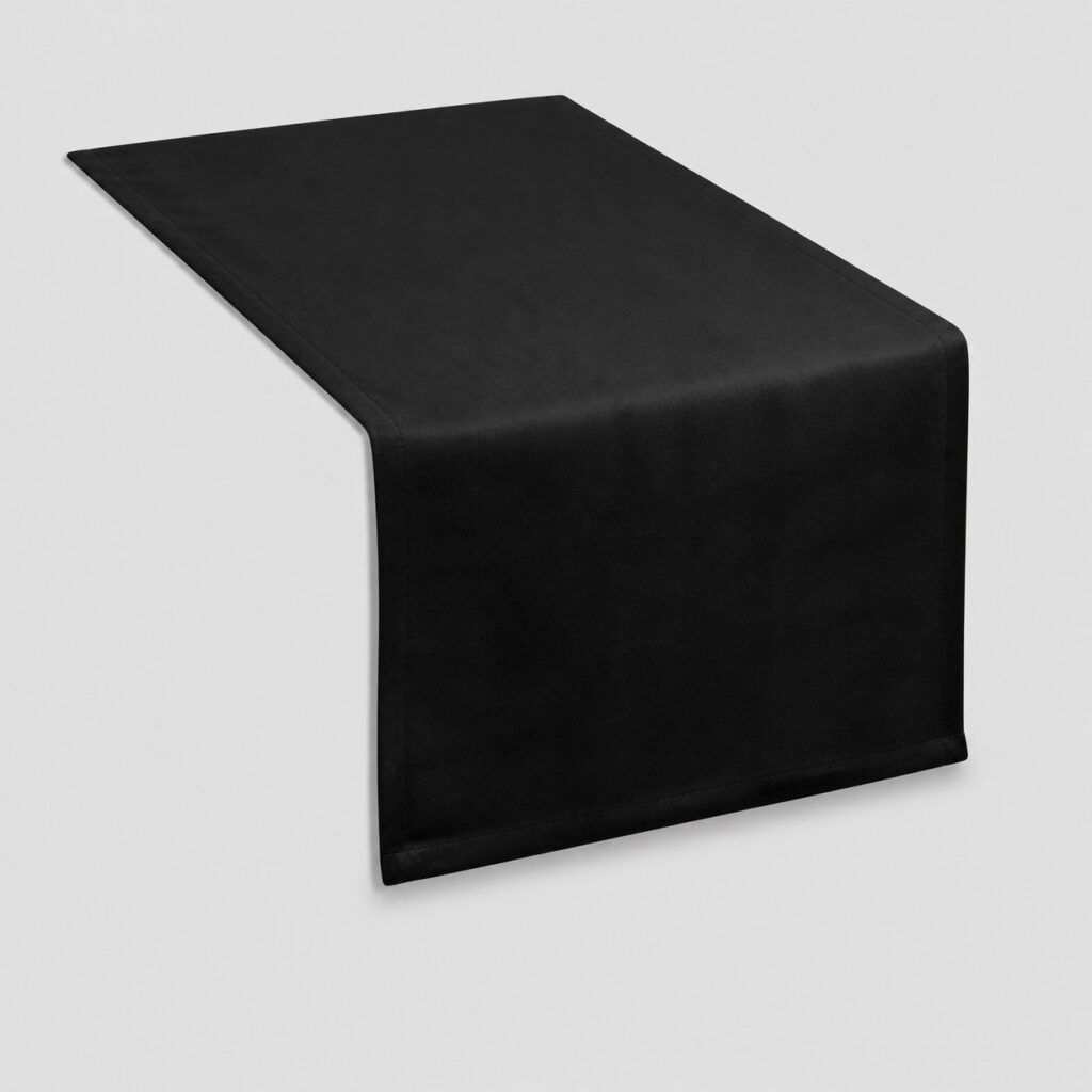 Chemin de table en velours noir de 40 x 140 cm sur fond gris clair