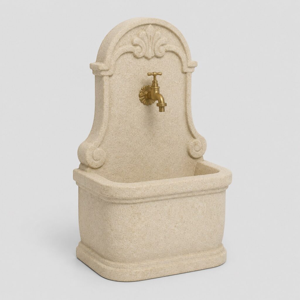 Fontaine en pierre reconstituée beige avec robinet en laiton sur fond gris clair