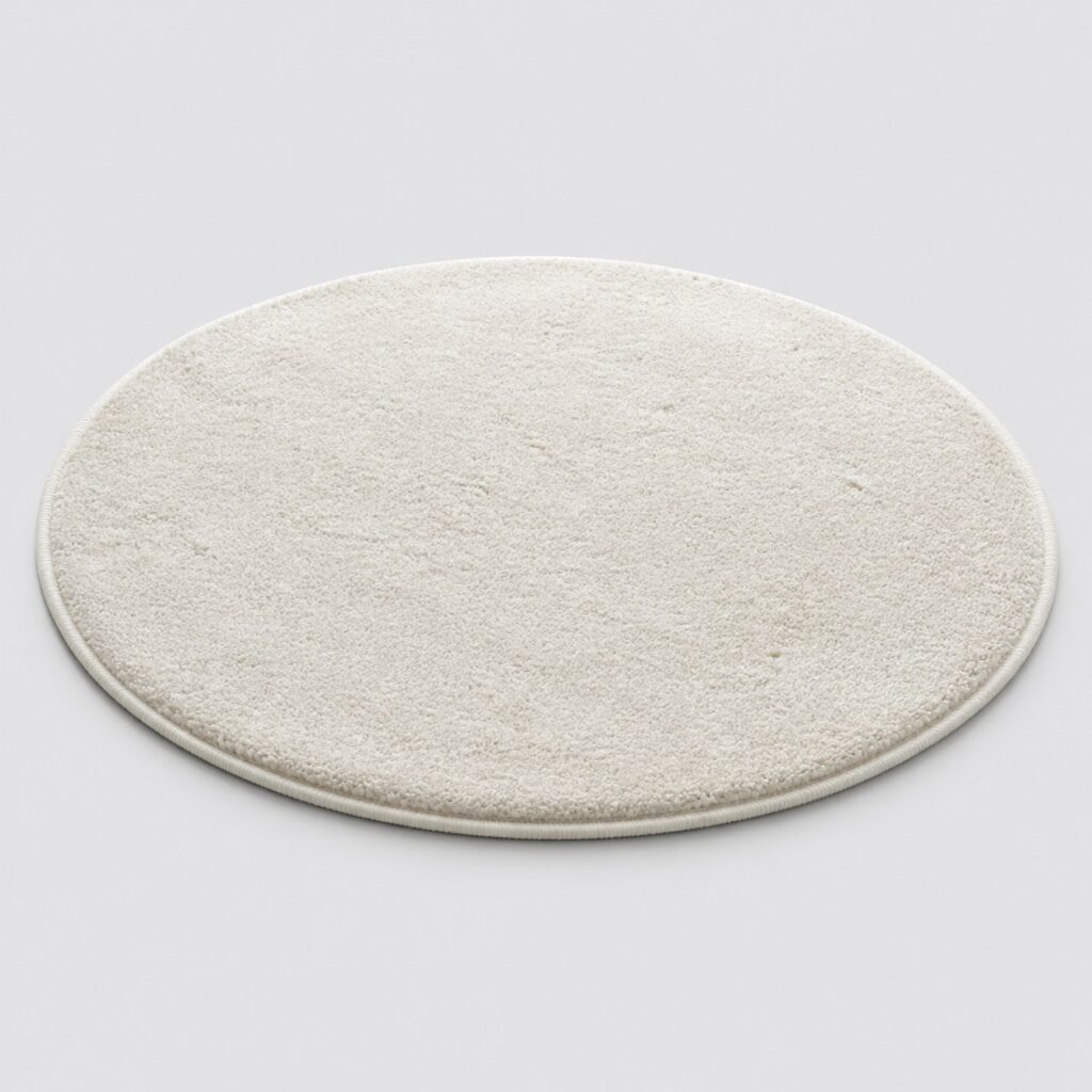 Tapis de bain rond en microfibre blanc cassé sur fond gris clair