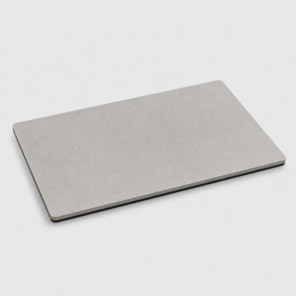 Plaque de bain rigide en terre de diatomées gris clair sur fond gris clair