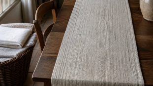 Lavable ou essuyable : ce que les étiquettes de linge de table ne disent pas